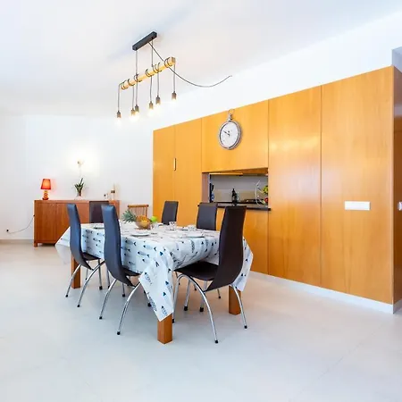 Large Family - Marina Park Apartment Lagos