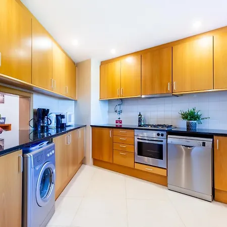 Large Family - Marina Park Apartment Lagos